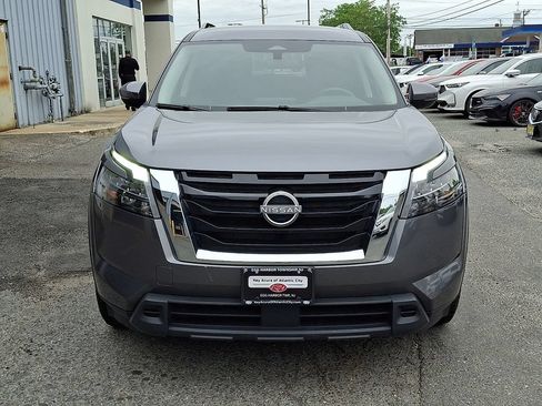 Used 2024 Nissan Pathfinder SV AWD/4WD image 2