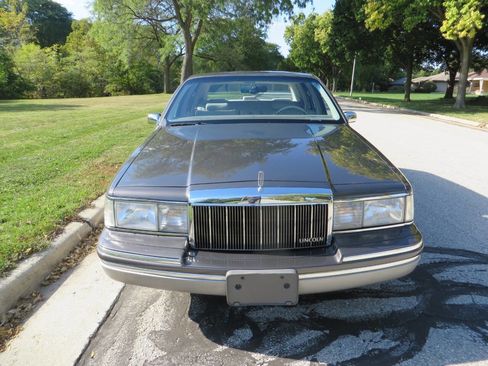 Used 1992 Lincoln Town Car Signature image 8