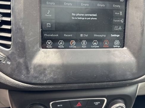 Used 2019 Jeep Compass Latitude FWD image 6