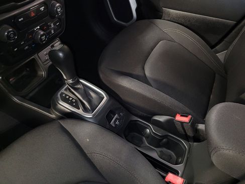 Used 2020 Jeep Renegade Sport FWD image 26