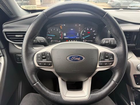 Used 2022 Ford Explorer XLT w/ Equipment Group 202A image 13