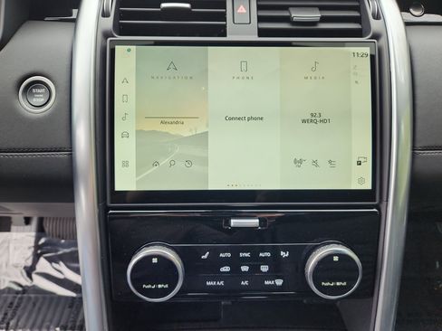 Used 2025 Land Rover Discovery S image 17