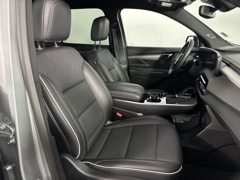 Used 2025 Buick Enclave Preferred image 7