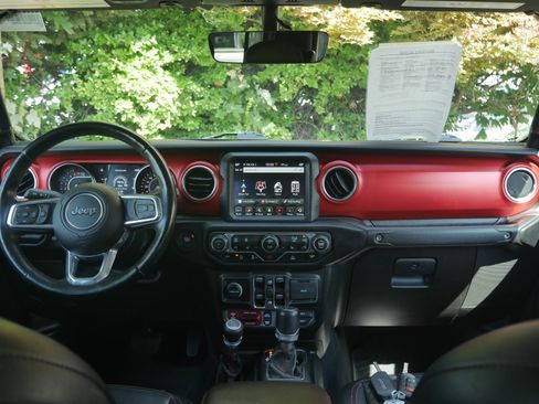 Used 2022 Jeep Gladiator Rubicon w/ LED Lighting Group AWD/4WD image 9