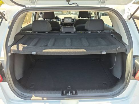 Used 2025 Hyundai Venue SEL FWD image 29