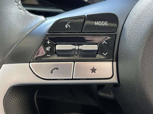 Certified 2025 Hyundai Elantra SEL FWD image 20