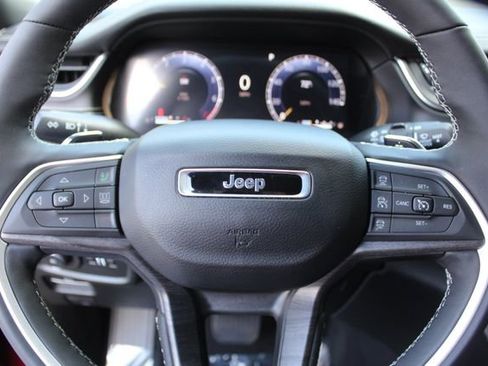 Used 2025 Jeep Grand Cherokee L Limited w/ Black Appearance Package image 18