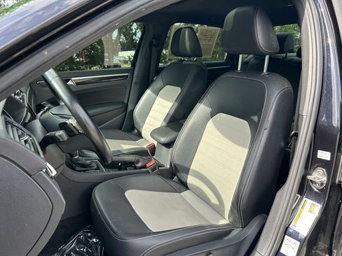 Used 2018 Volkswagen Passat 3.6 FWD image 21