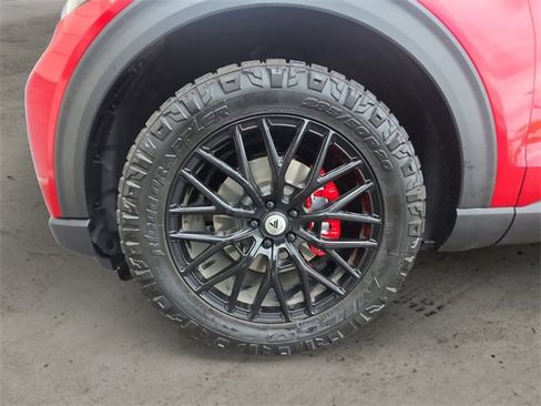 Used 2025 Ford Explorer ST image 14