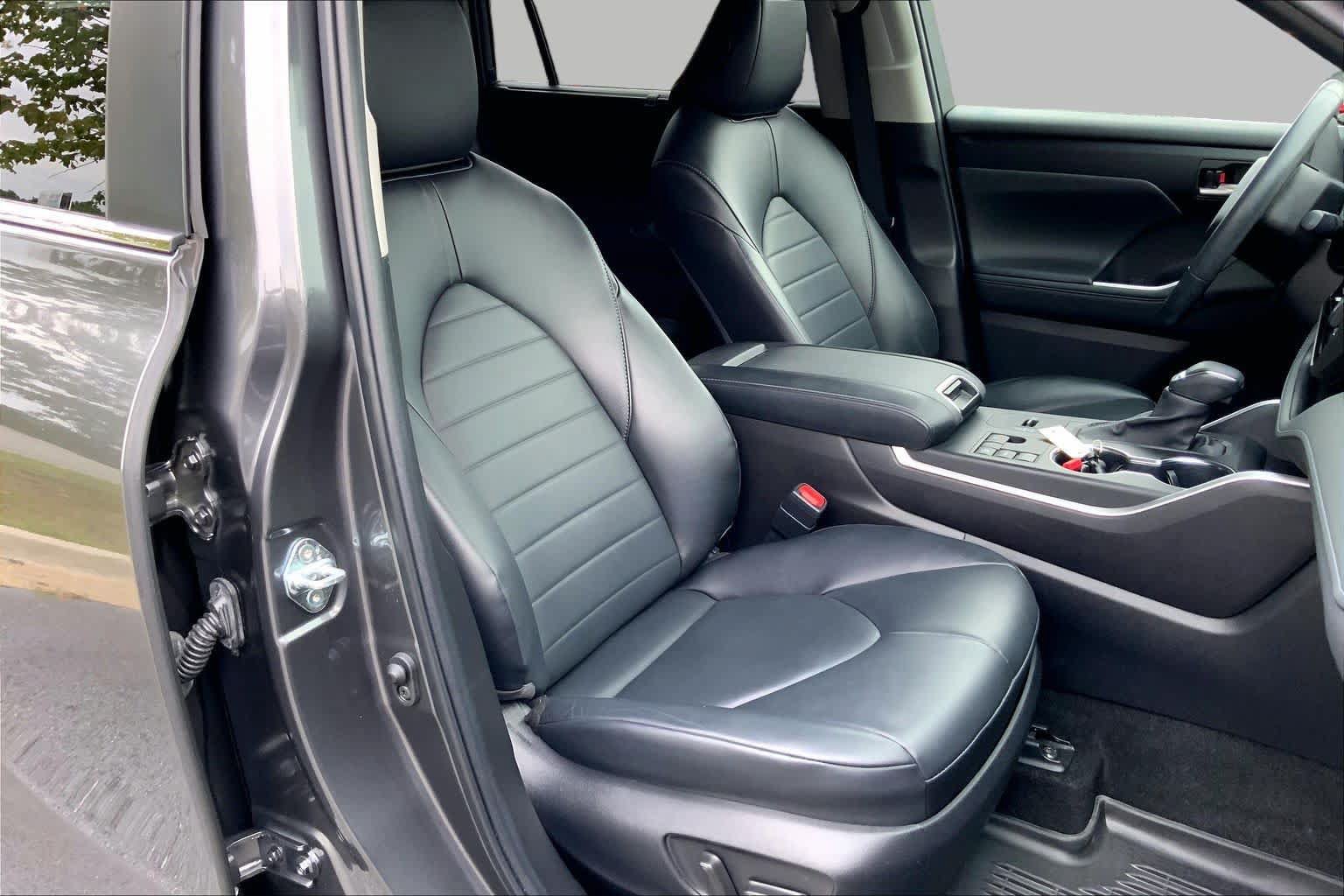 Used 2023 Toyota Highlander XLE FWD image 8