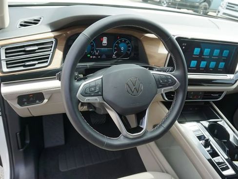 Used 2024 Volkswagen Atlas SE image 9