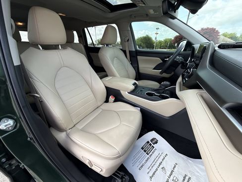 Certified 2024 Toyota Highlander XLE FWD image 27