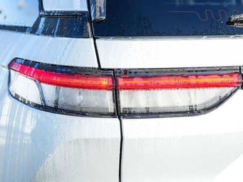 New 2025 Jeep Grand Cherokee Altitude image 10