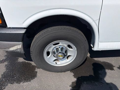 Used 2025 Chevrolet Express 3500 LT w/ LT Preferred Equipment Group RWD image 30