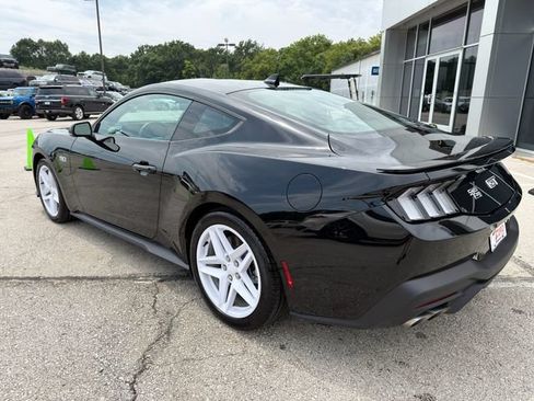 Used 2026 Ford Mustang GT Premium RWD image 5
