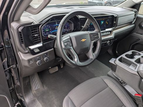 Used 2024 Chevrolet Silverado 1500 LT image 17