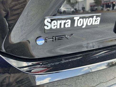 New 2026 Toyota Camry Hybrid FWD image 10