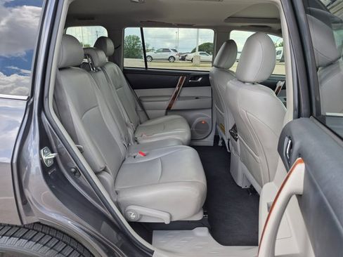 Used 2012 Toyota Highlander Limited w/ Tow Pkg FWD image 20