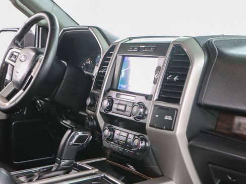 Used 2019 Ford F150 Lariat w/ Trailer Tow Package image 27