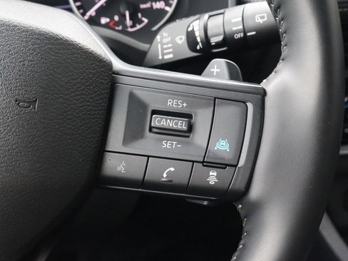 Used 2025 Nissan Rogue SV AWD/4WD image 24