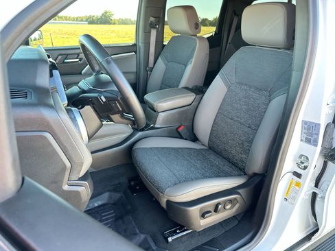 Used 2024 Chevrolet Colorado ZR2 w/ Technology Package image 11