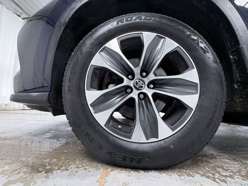 Used 2022 Toyota Highlander XLE AWD/4WD image 16