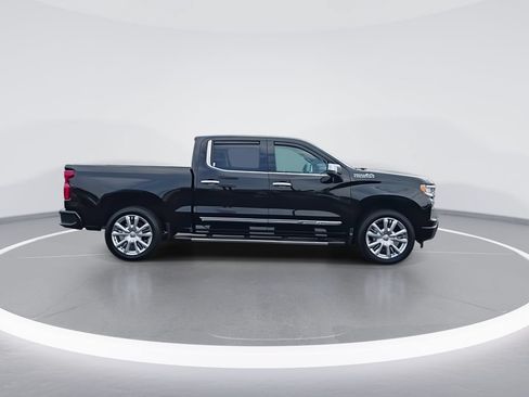 Used 2024 Chevrolet Silverado 1500 High Country w/ High Country Premium Package AWD/4WD image 9