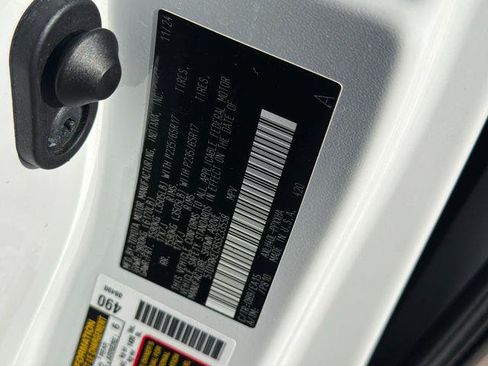 Certified 2025 Toyota Sienna XLE FWD image 32