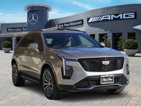 Used 2024 Cadillac XT4 Sport image 2