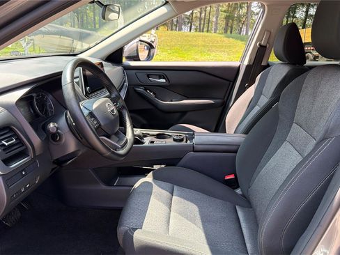 Used 2025 Nissan Rogue SV AWD/4WD image 10