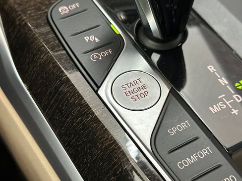 Used 2019 BMW 330i Sedan w/ Convenience Package RWD image 16