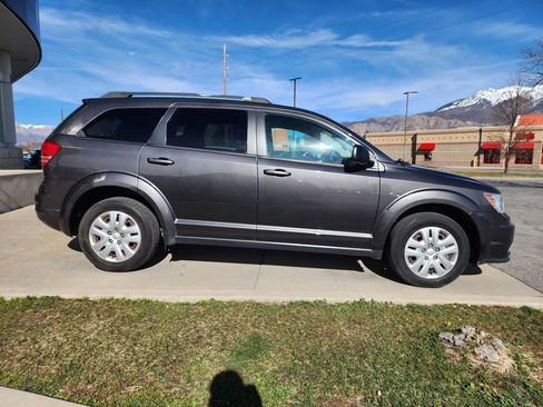 Used 2017 Dodge Journey SE w/ Flexible Seating Group image 4