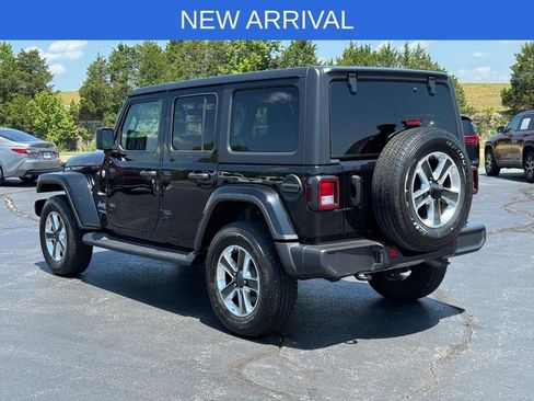 Used 2022 Jeep Wrangler Unlimited Sahara AWD/4WD image 6