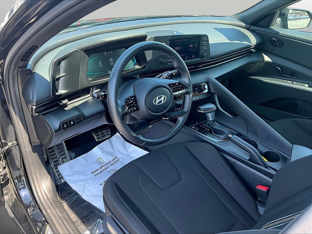 Certified 2025 Hyundai Elantra Sport FWD image 19