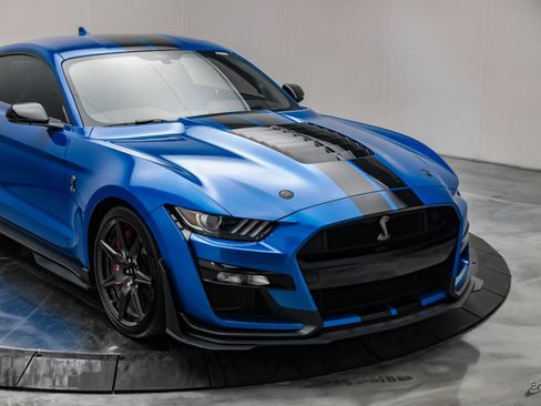 Used 2021 Ford Mustang Shelby GT500 w/ Carbon Fiber Track Pack RWD image 32