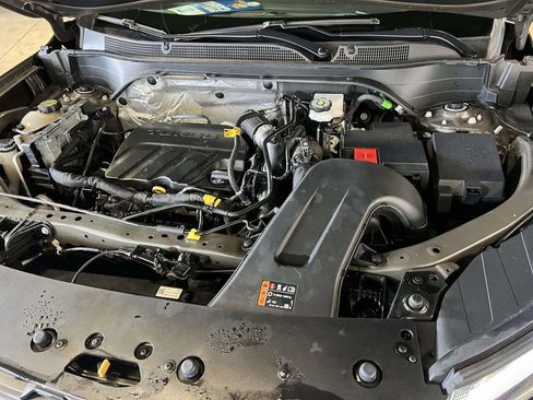 Used 2024 Chevrolet Trax LT w/ Sunroof Package image 8