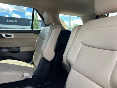 Used 2020 Ford Explorer XLT w/ Equipment Group 202A RWD image 29
