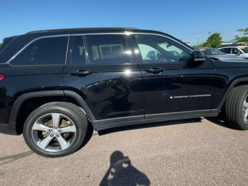 Used 2025 Jeep Grand Cherokee Limited AWD/4WD image 9