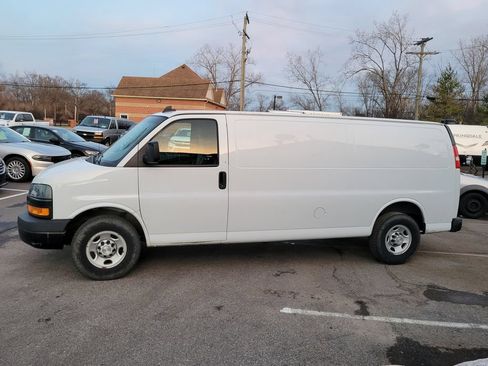 Used 2019 Chevrolet Express 3500 Extended w/ Driver Convenience Package RWD image 2