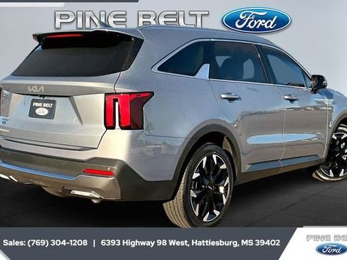 Used 2025 Kia Sorento EX w/ Panoramic Sunroof Package image 11