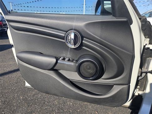 Used 2015 MINI Cooper 4-Door Hardtop image 23