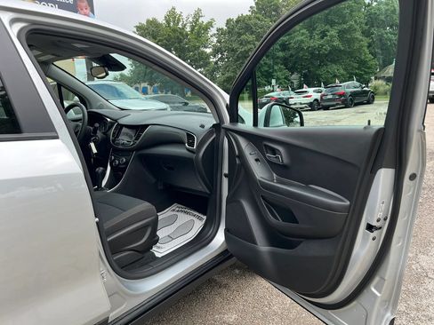 Used 2021 Chevrolet Trax LS w/ Tint and Cruise Package FWD image 18