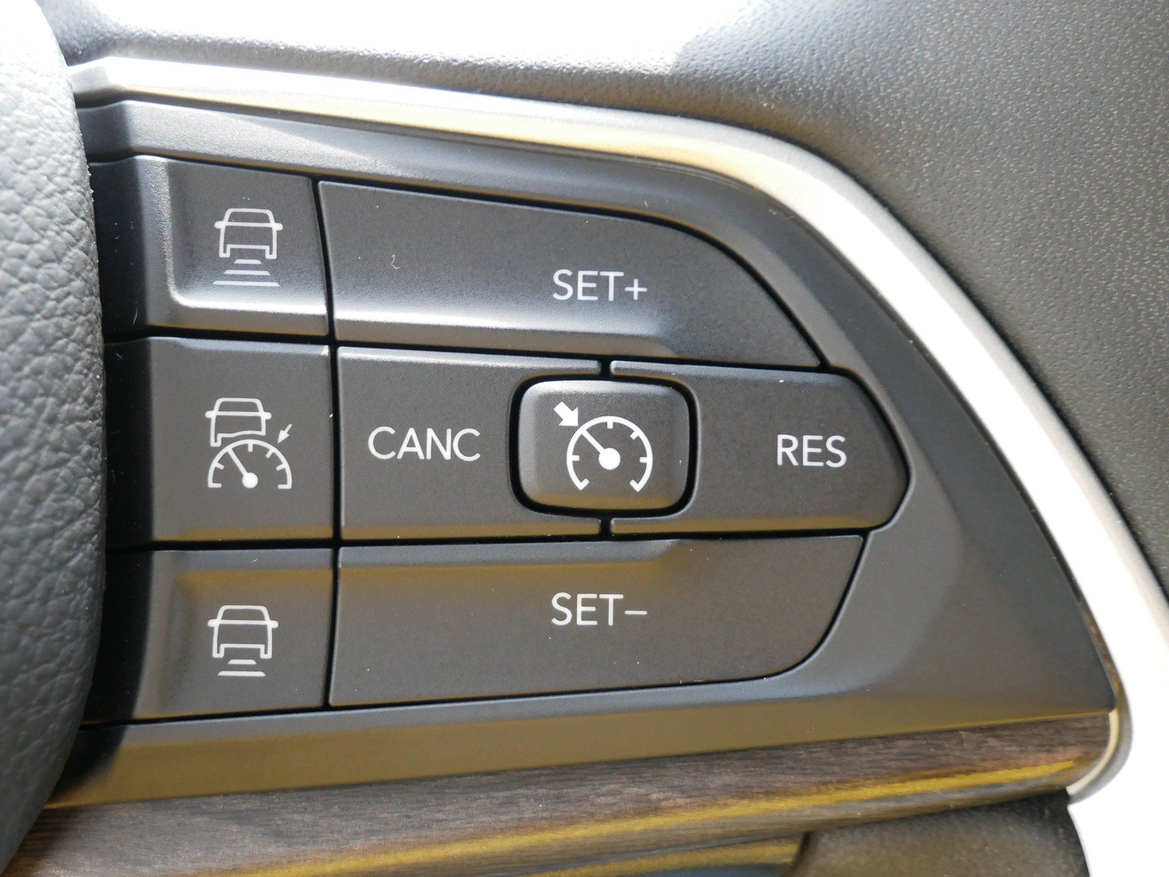 Used 2023 Jeep Grand Cherokee L Limited w/ Black Appearance Package AWD/4WD image 18