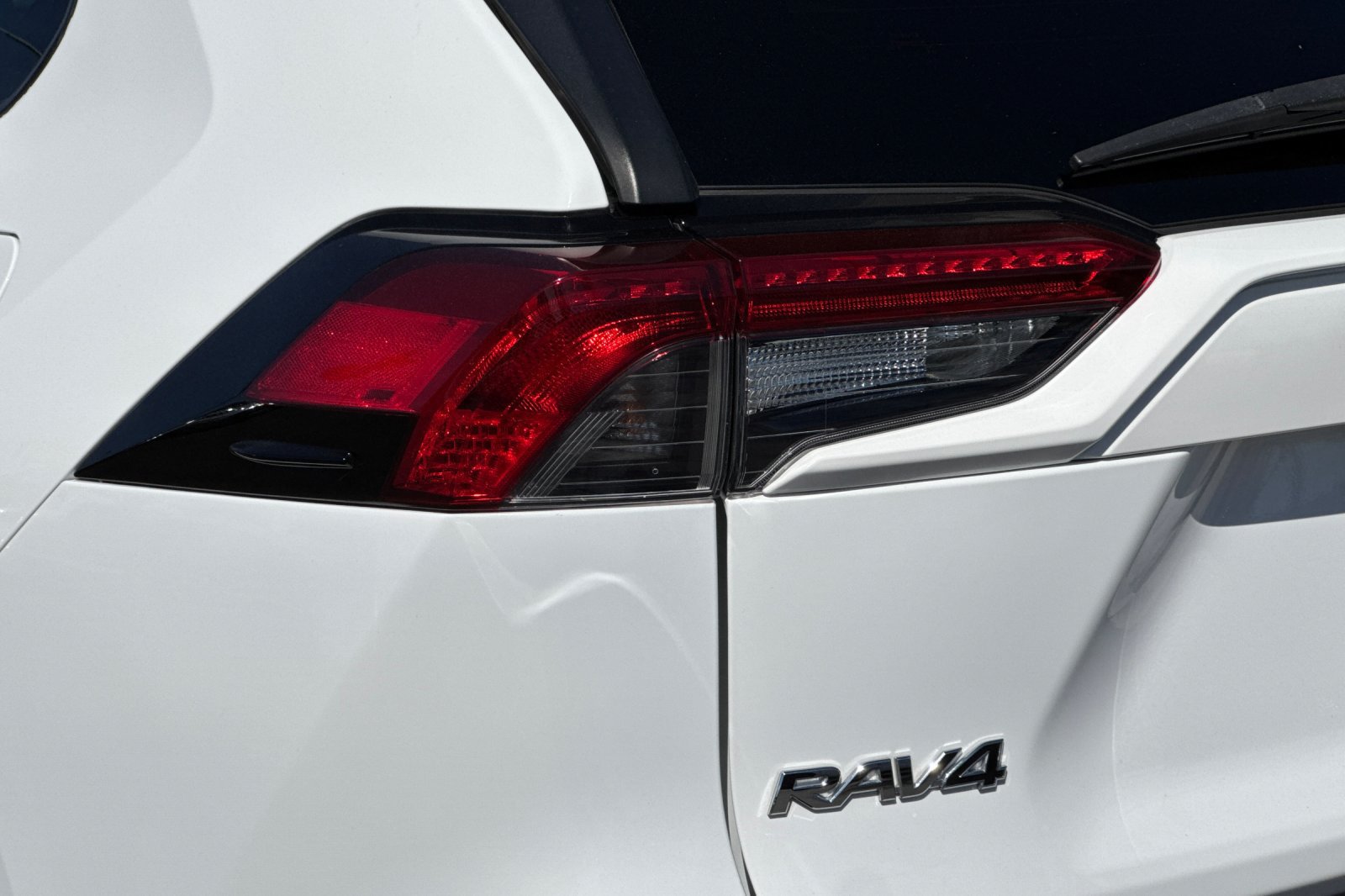 Certified 2019 Toyota RAV4 XLE w/ Carpet Mat Package FWD image 36