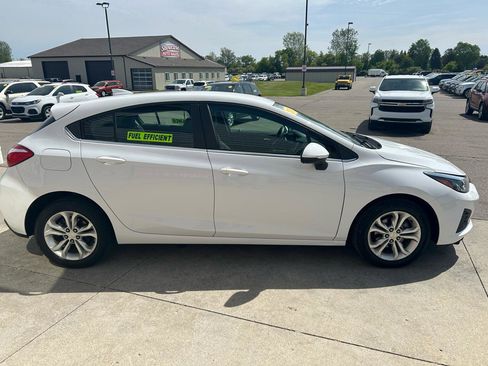 Used 2019 Chevrolet Cruze LT FWD image 4