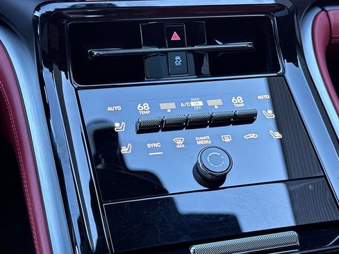 Used 2024 Porsche Panamera image 24