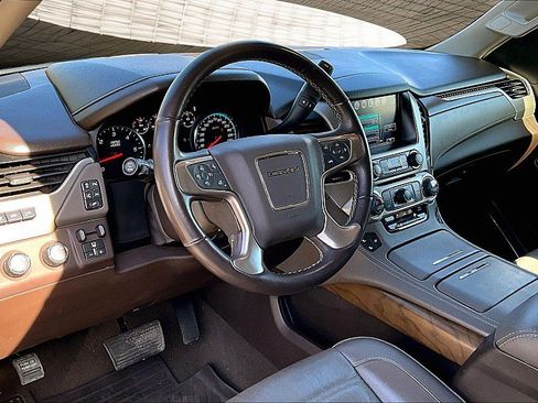 Used 2019 GMC Yukon Denali w/ Denali Ultimate Package image 13