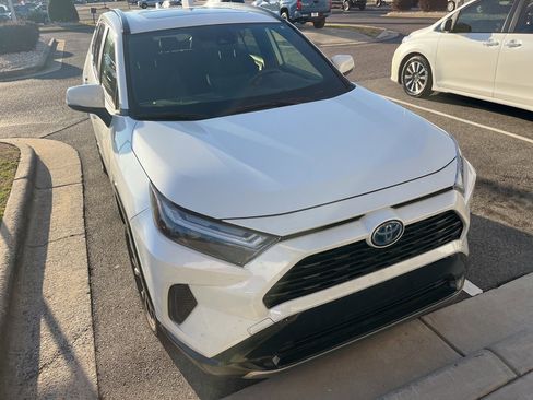 Certified 2022 Toyota RAV4 SE image 3