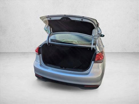 Used 2018 Kia Forte LX image 24