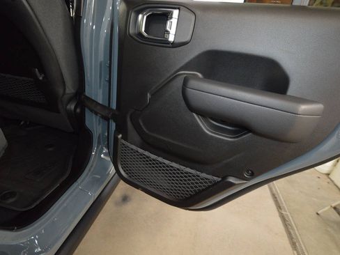 Used 2025 Jeep Gladiator Rubicon w/ Safety Group AWD/4WD image 20